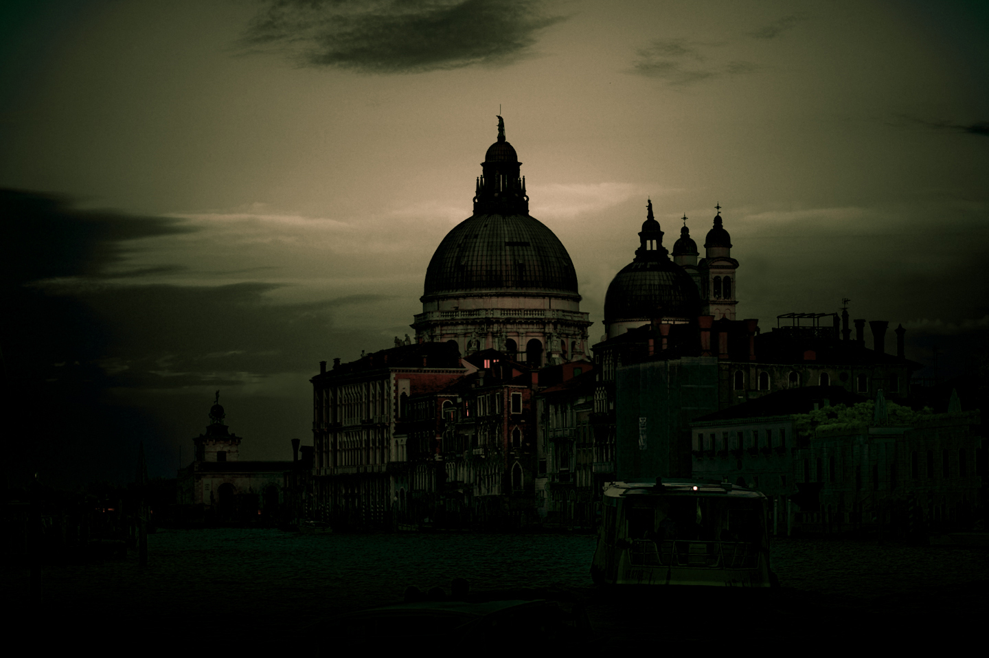 Dark Venice - Cover